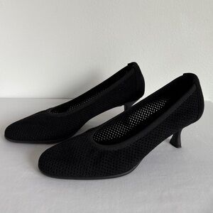 Stuart Weitzman Black Suede Perforated Pumps Shoes Womens Made in Spain Size 8
